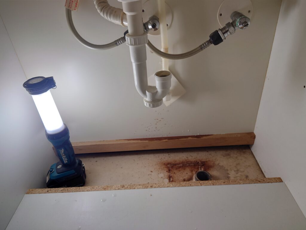 マンション水漏れ事例2_配管切り回し