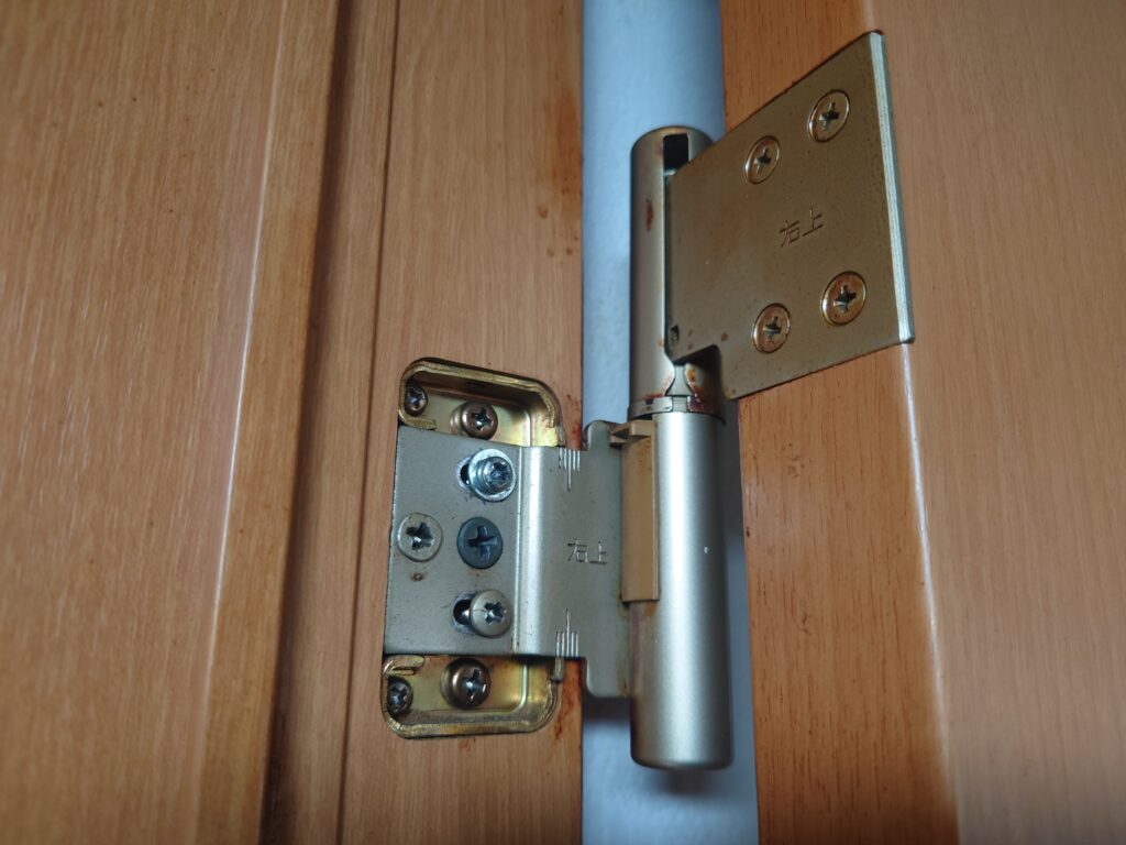 既設の古い丁番