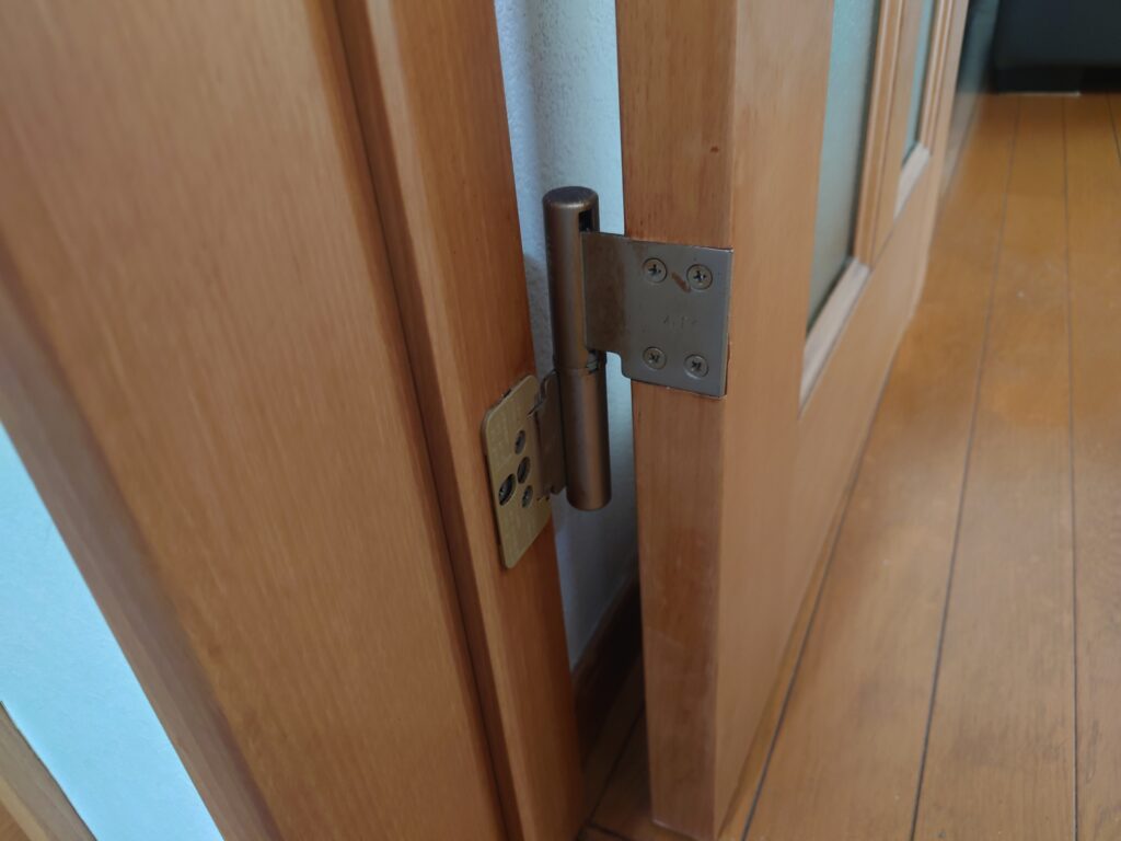 既設の右下の丁番