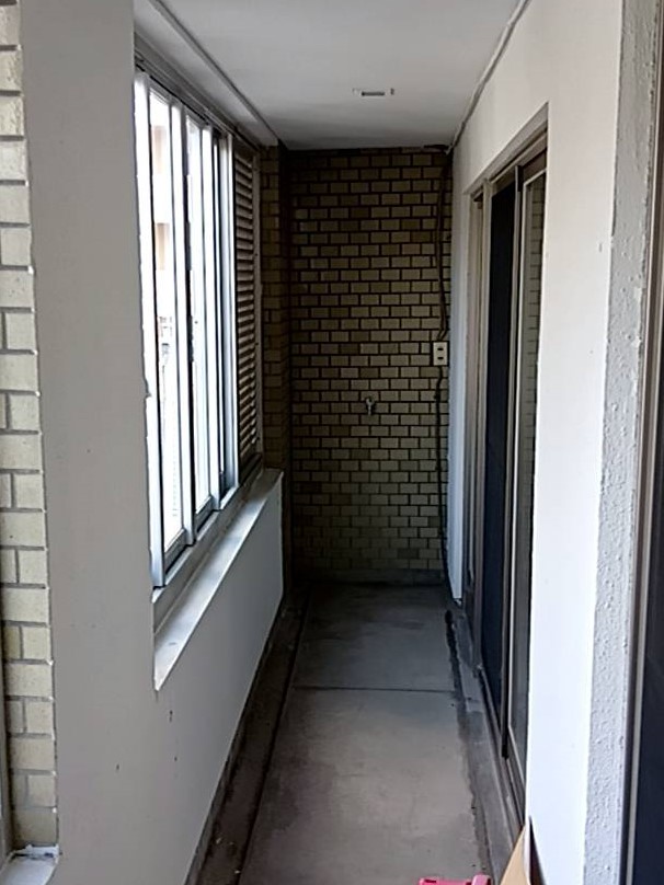 リンナイ乾太くん設置前の狭いマンションベランダ